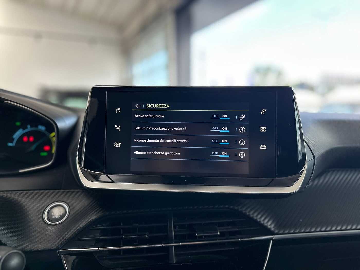 Peugeot 208 – motore elettrico 136 CV 5 porte Active Pack
