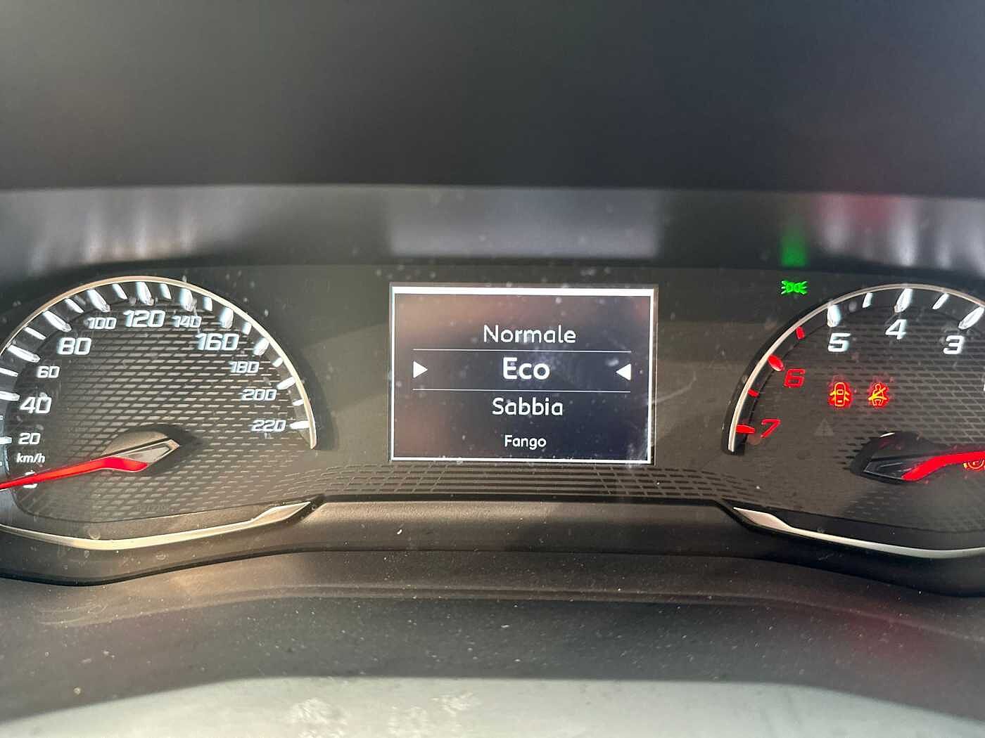 Peugeot 2008 – BlueHDi 100 S&S Allure