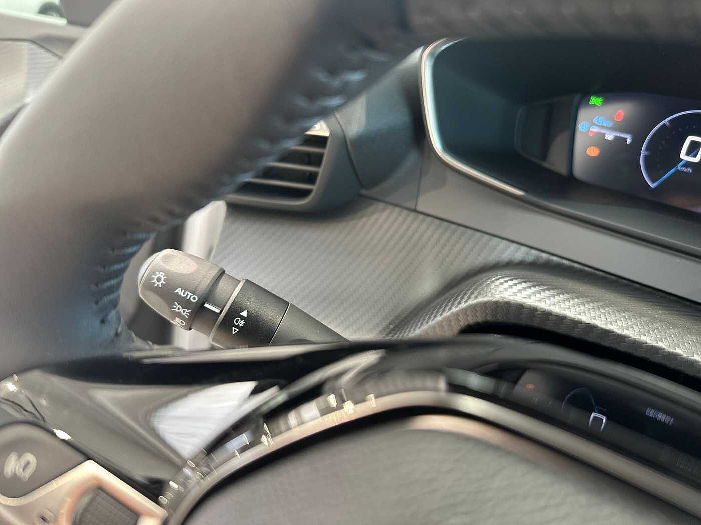 Peugeot 2008 – PureTech 100 S&S Allure Km Zero