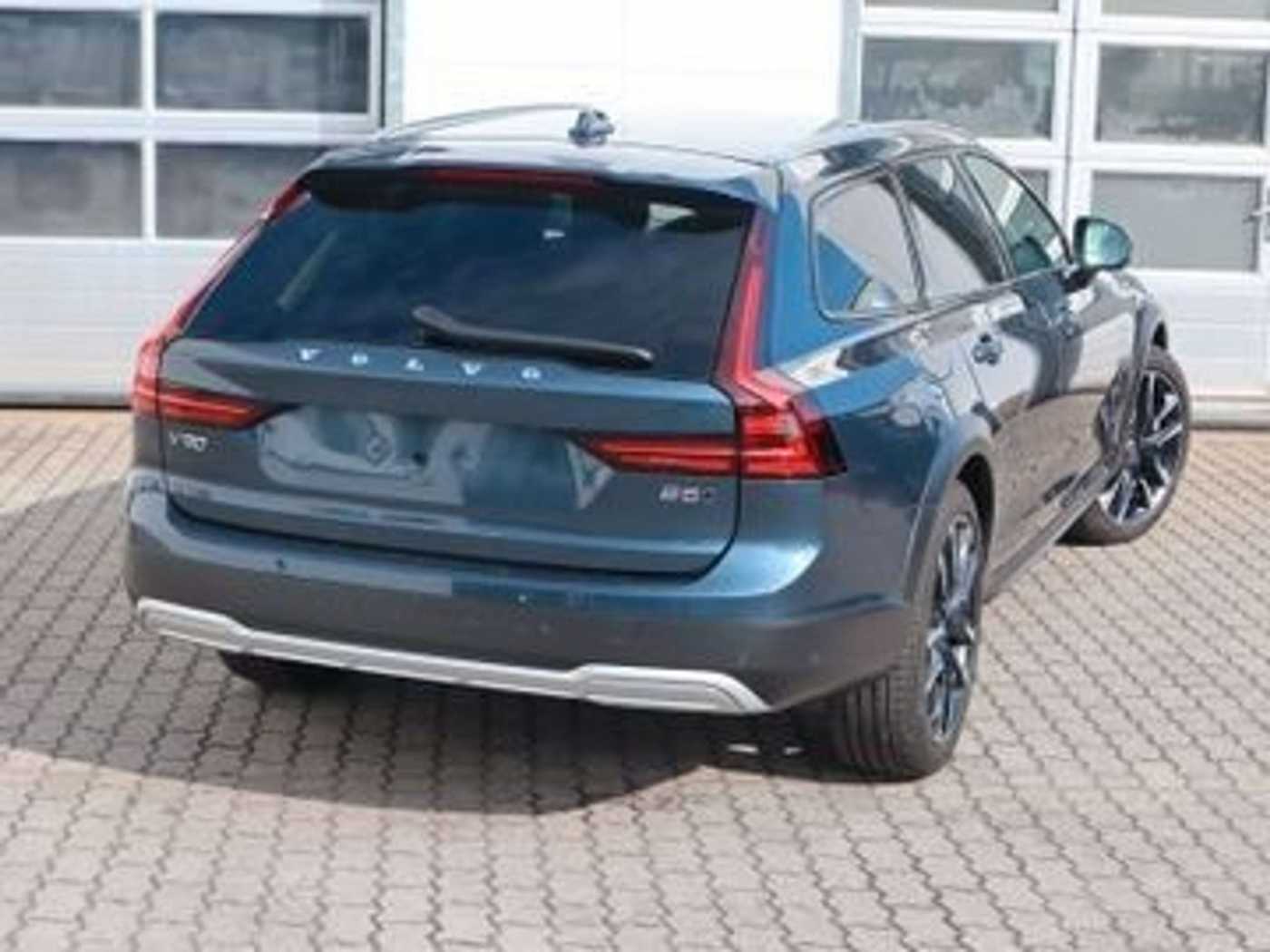 Volvo V90 Cross Country – Bild 3