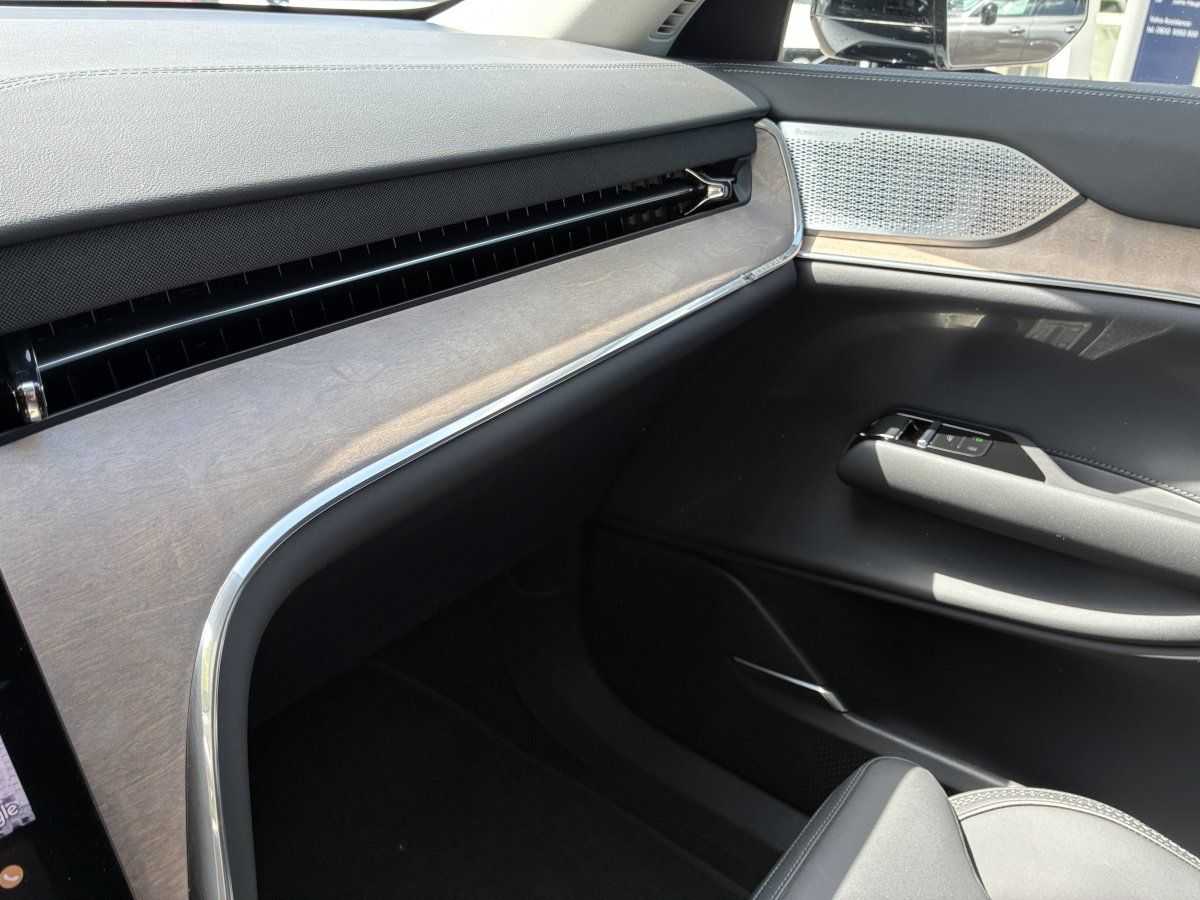Volvo EX90 – Bild 14
