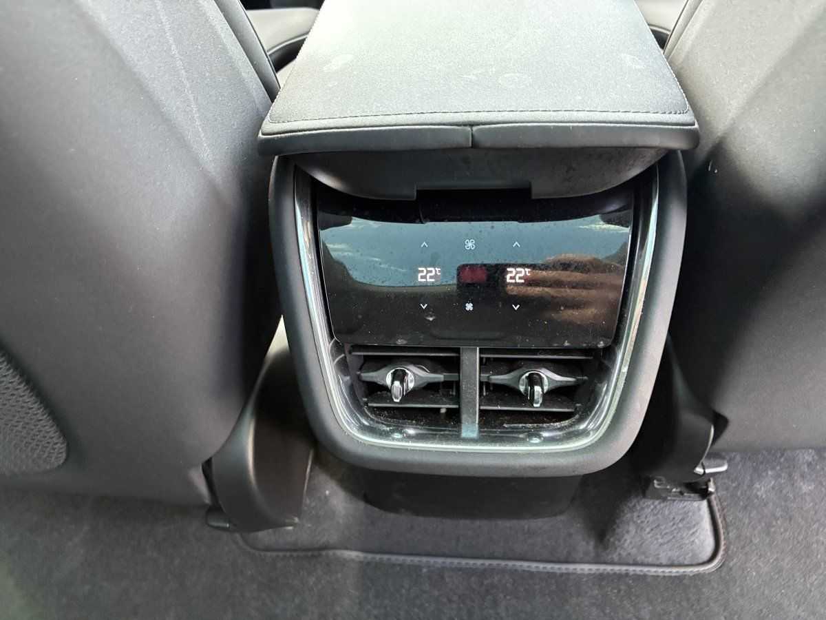 Volvo EX90 – Bild 18