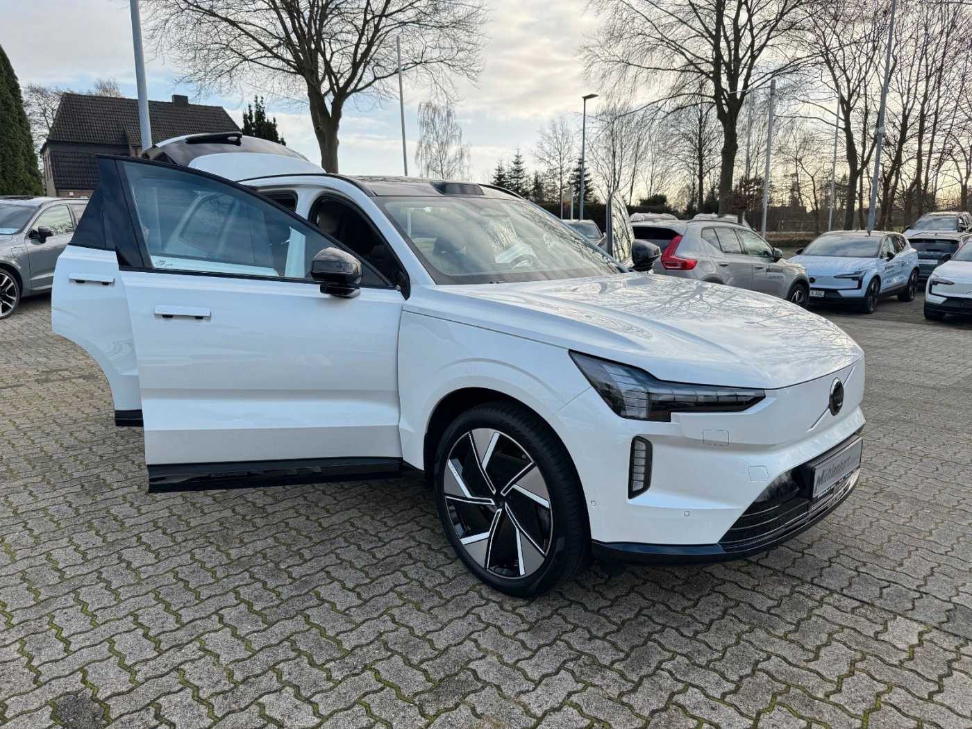 Volvo EX90 – Bild 8