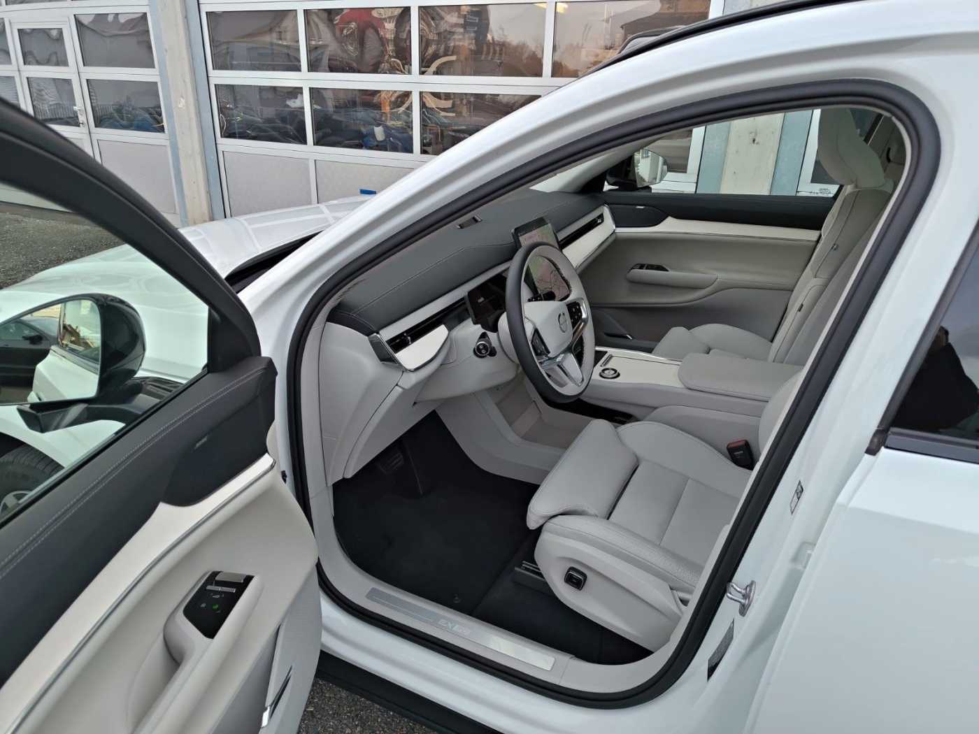Volvo EX90 – Bild 12