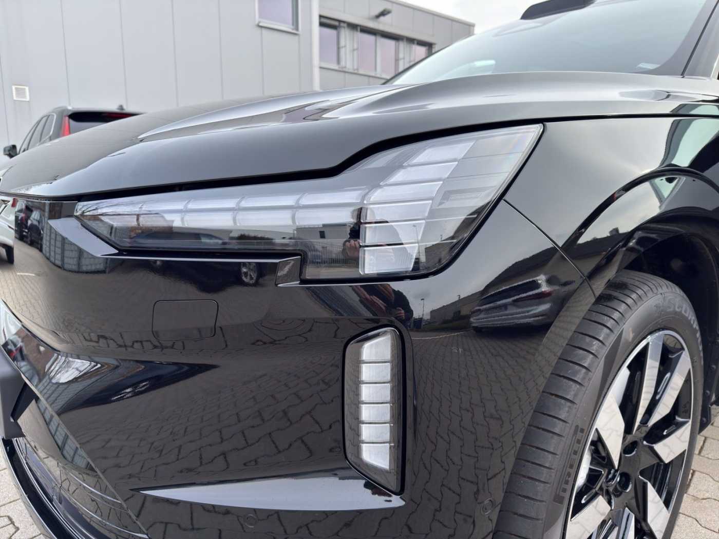 Volvo EX90 – Bild 10