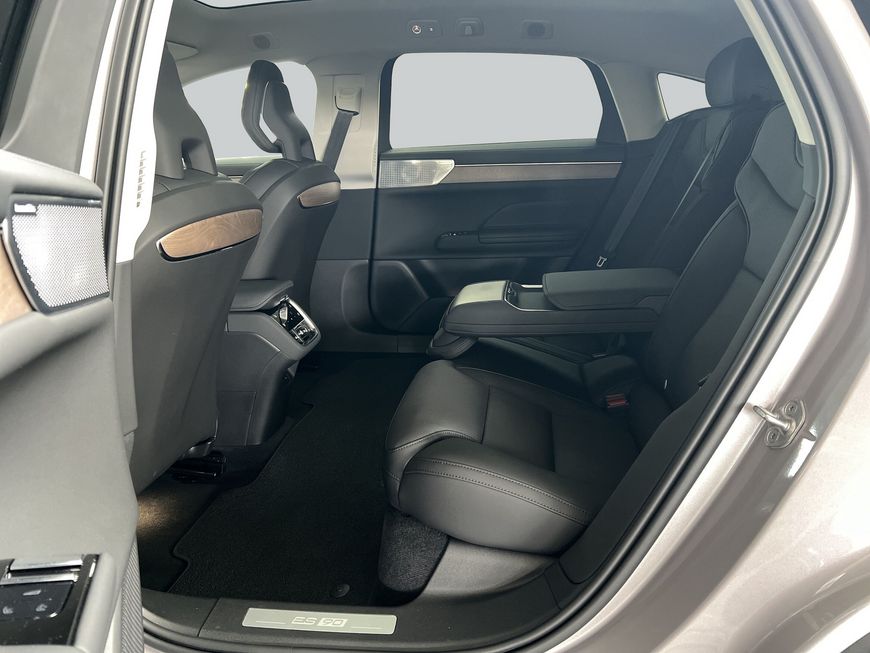 Volvo ES90 – Bild 11