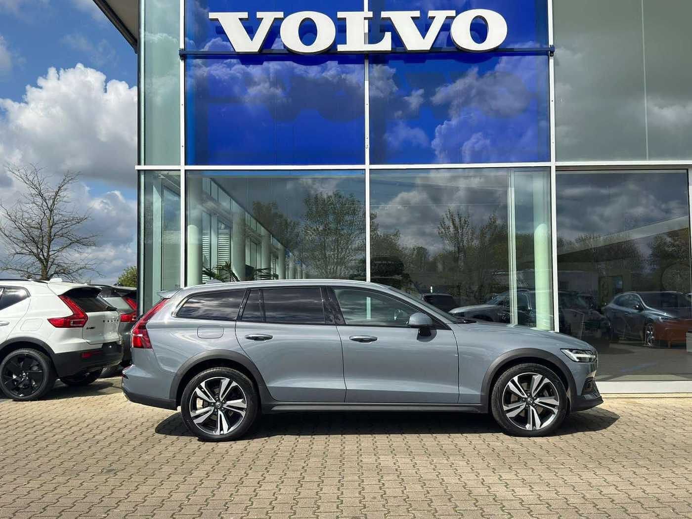 Volvo V60 Cross Country – Bild 3