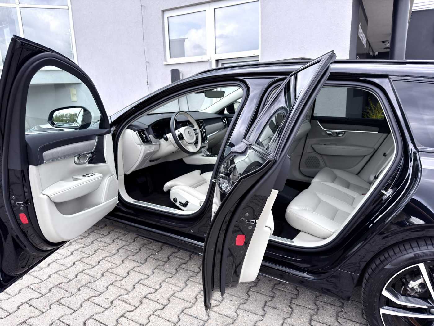 Volvo V90