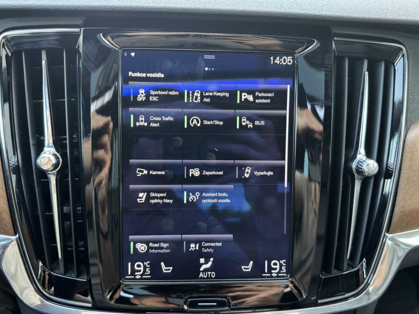 Volvo S90