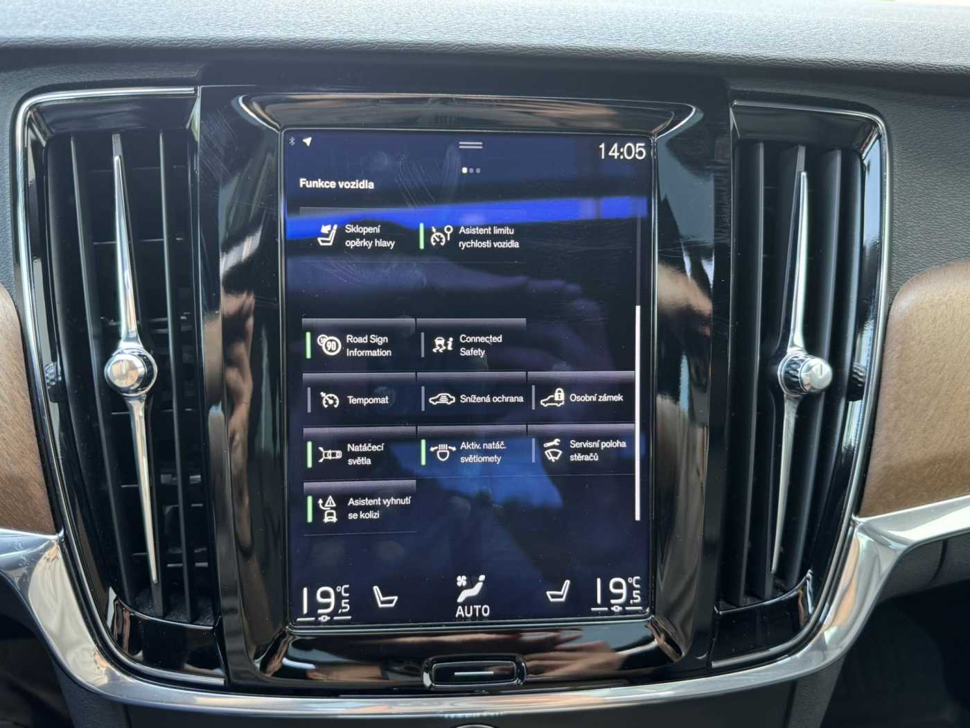 Volvo S90