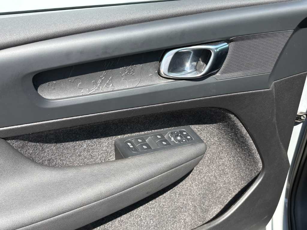 Volvo EX40