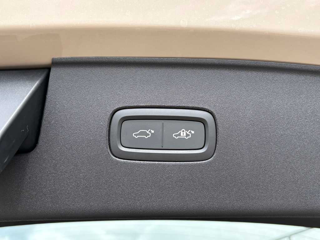 Volvo EX90