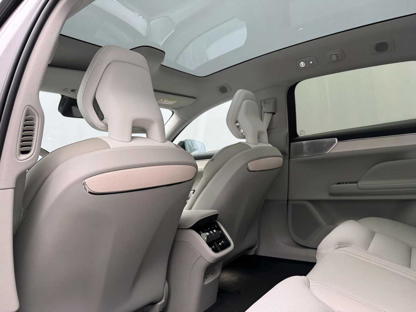 Volvo ES90