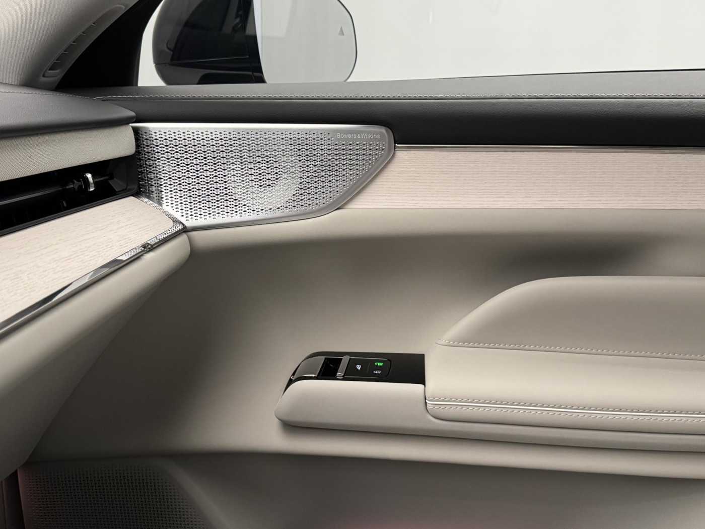 Volvo ES90