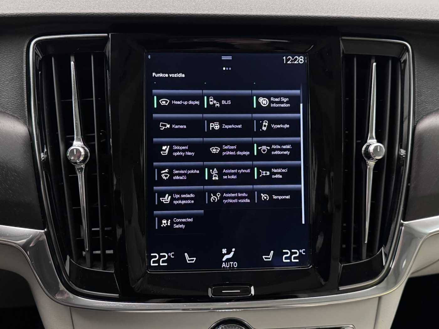 Volvo V90 Cross Country