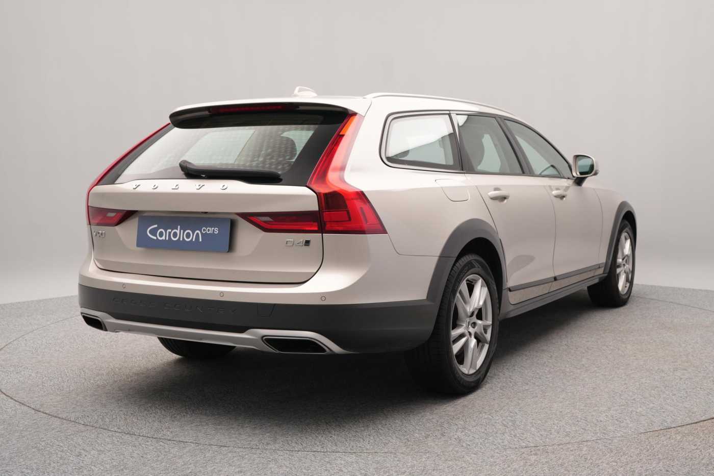 Volvo V90 Cross Country