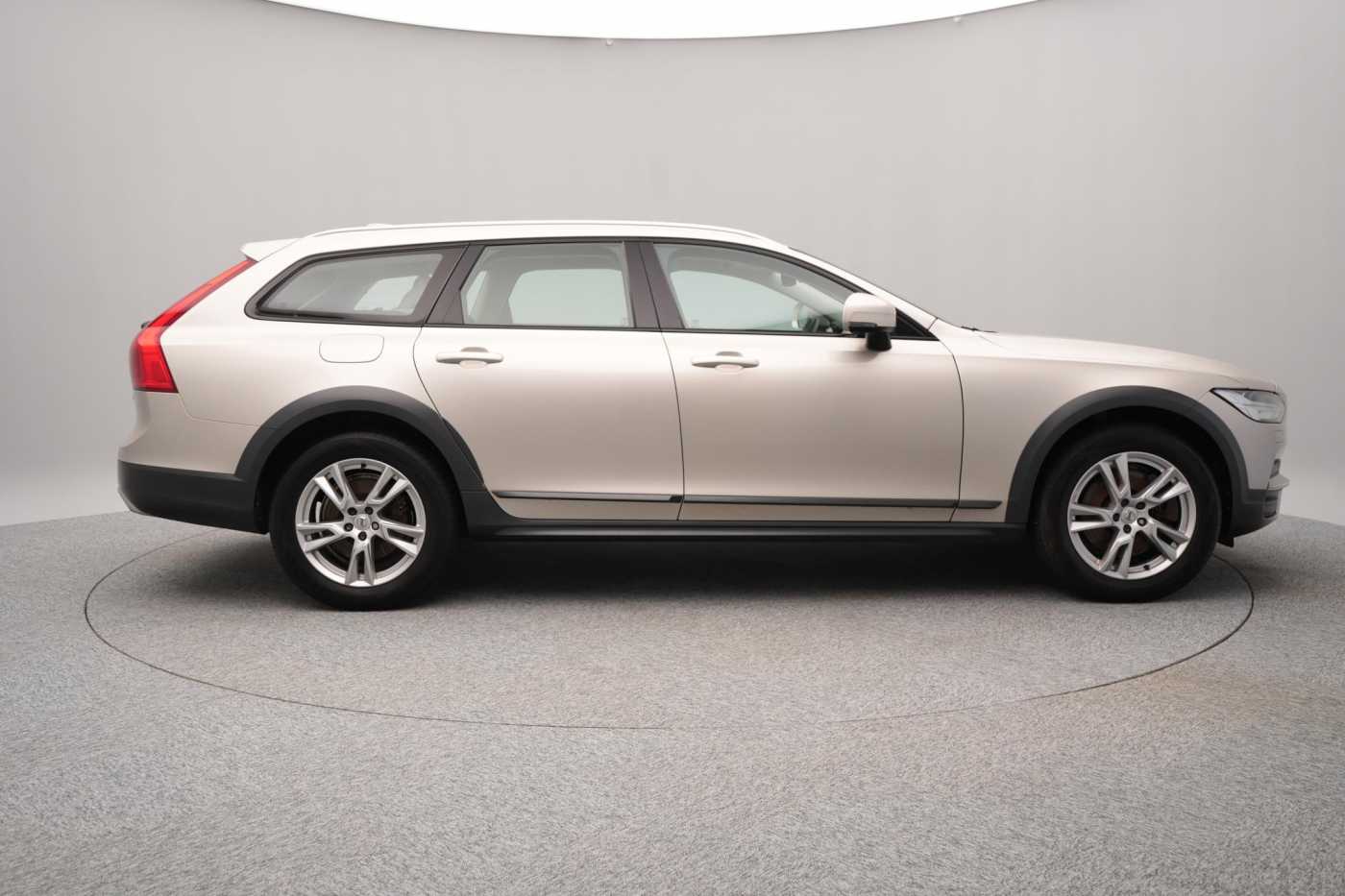 Volvo V90 Cross Country