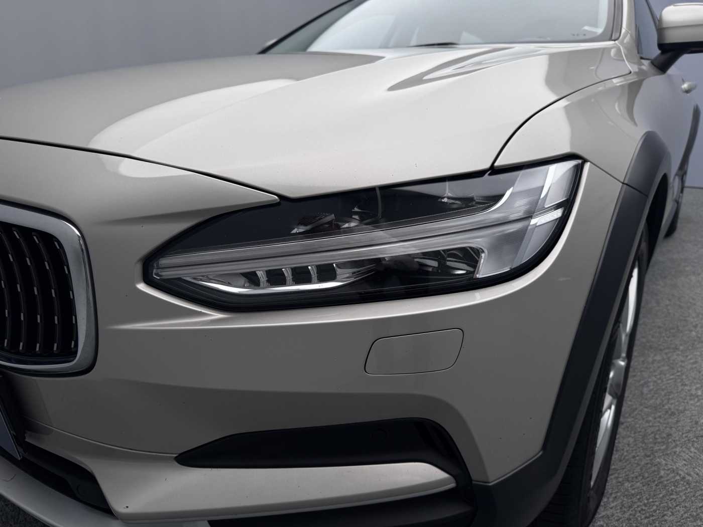 Volvo V90 Cross Country