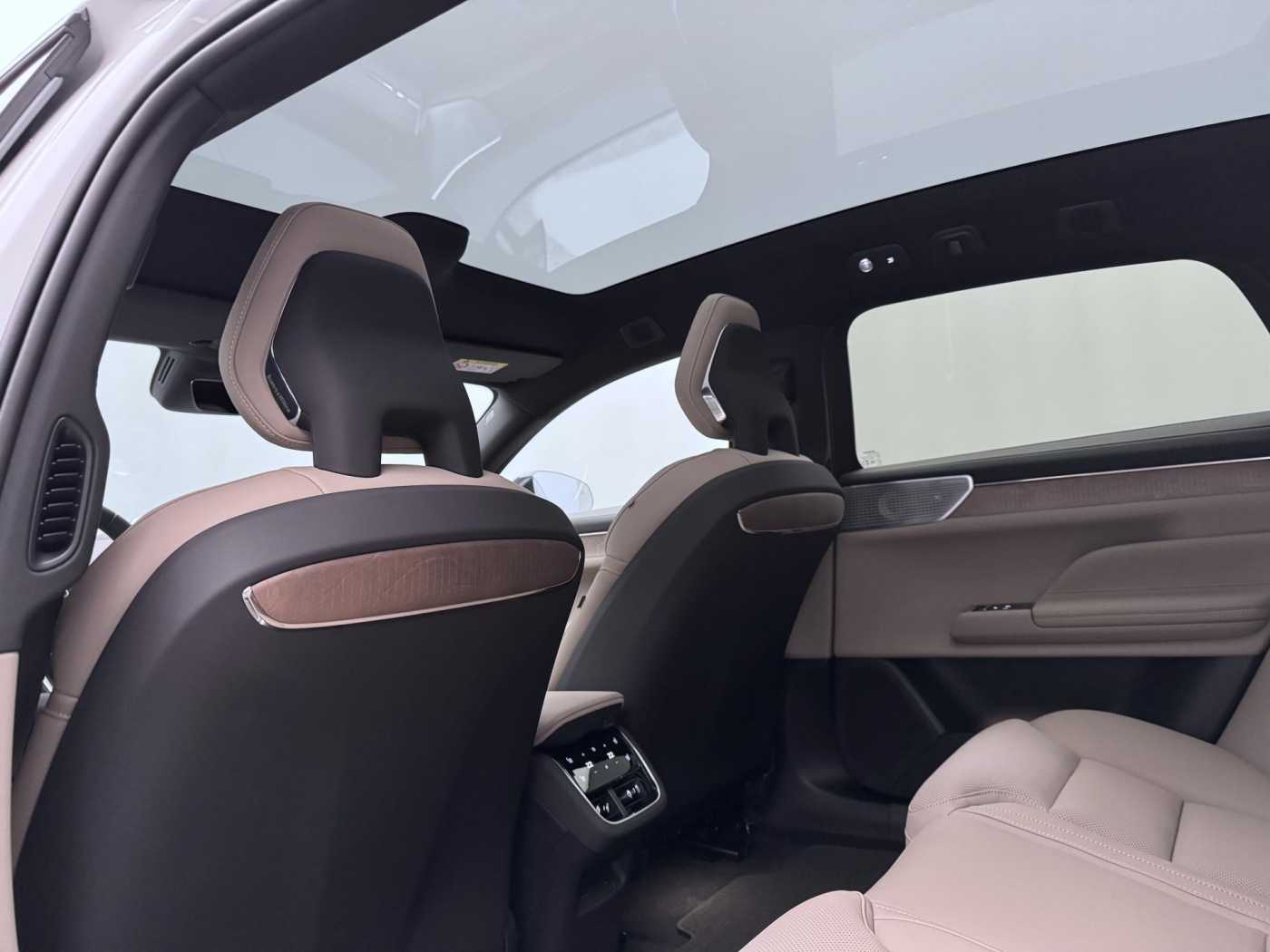 Volvo ES90