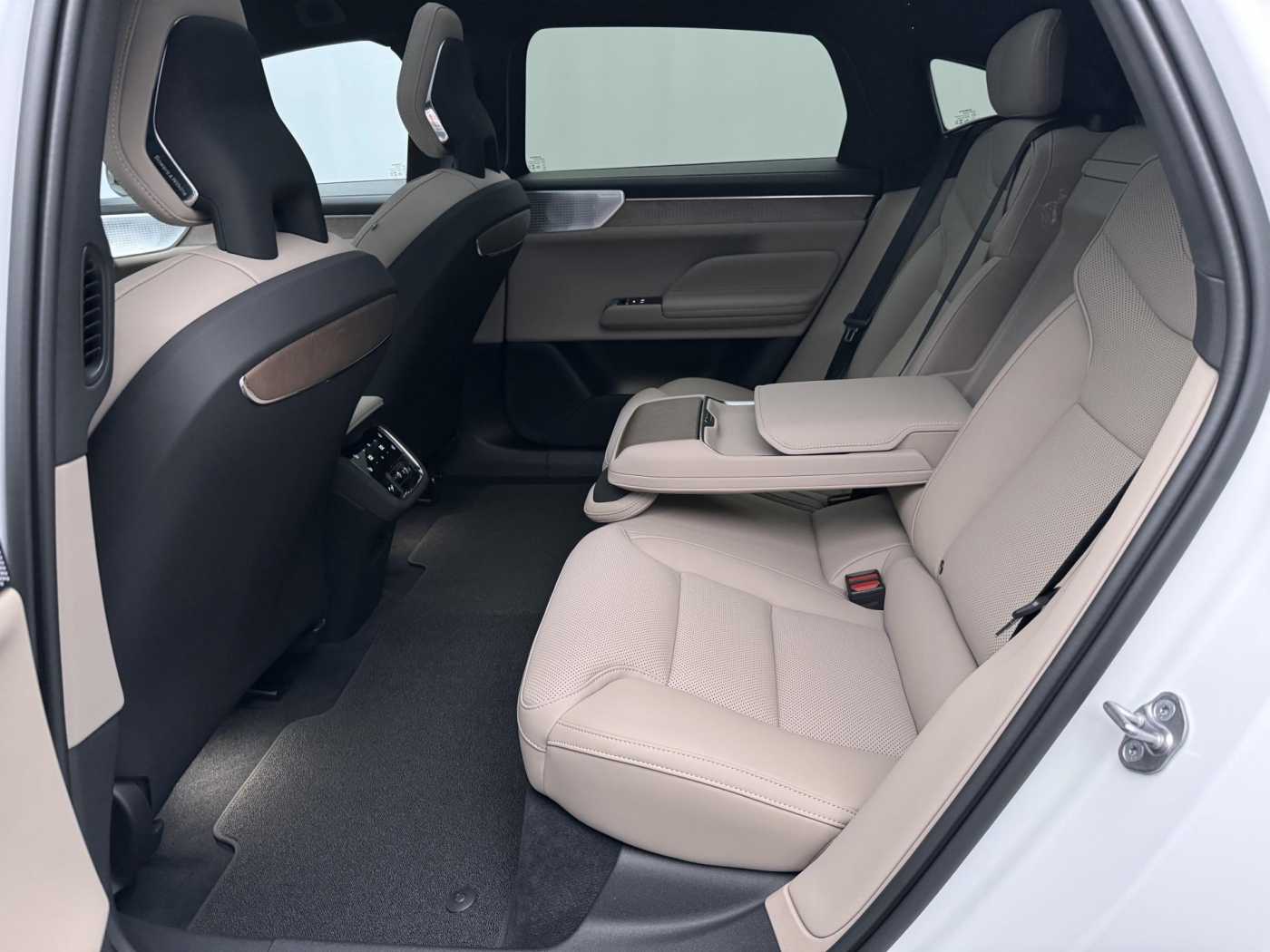 Volvo ES90