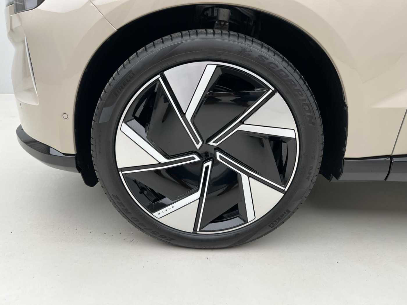 Volvo EX90