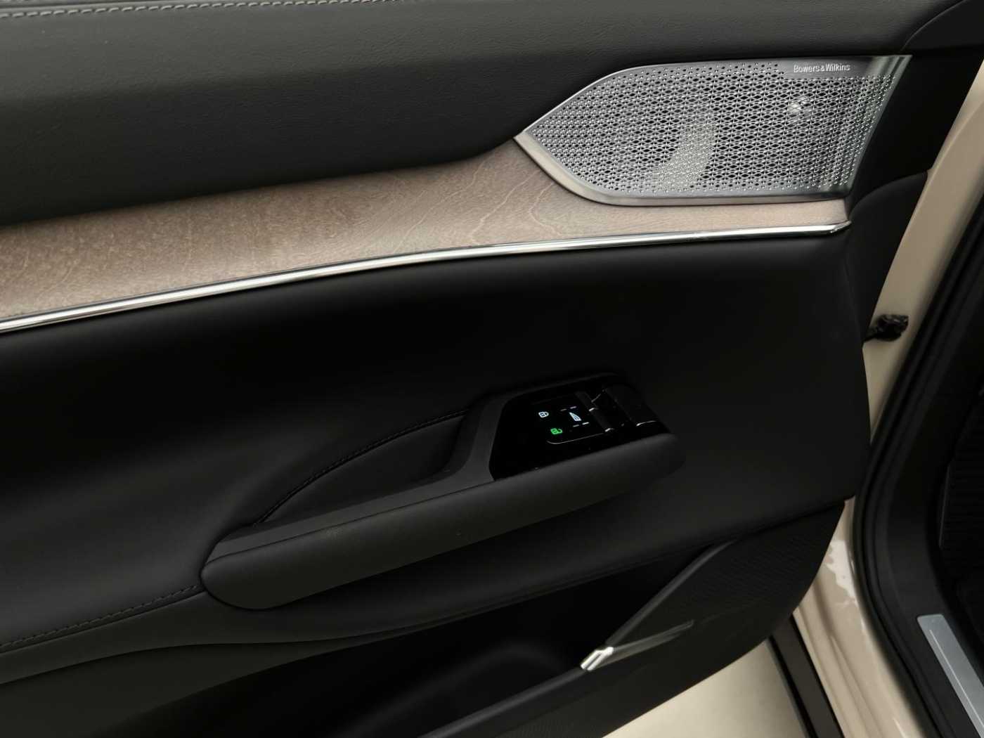 Volvo EX90