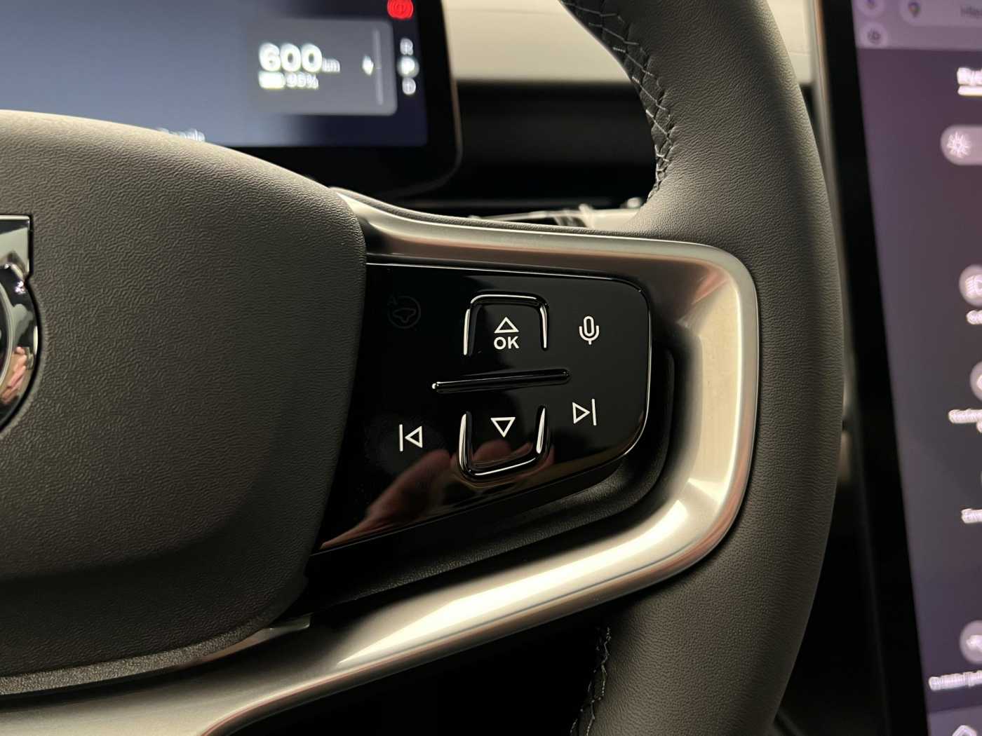 Volvo ES90
