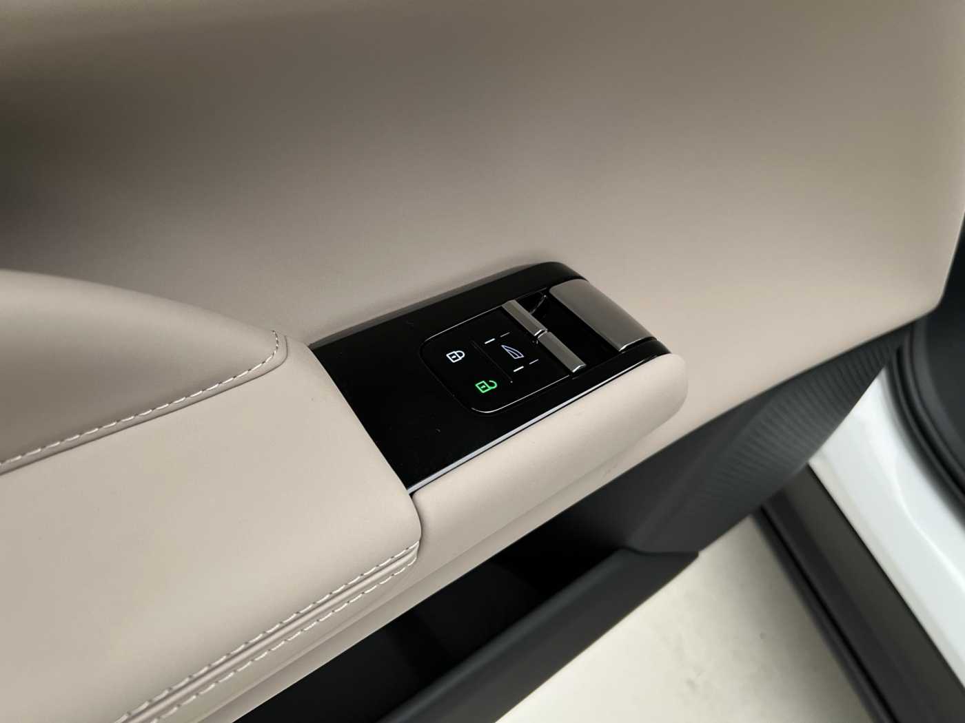 Volvo ES90
