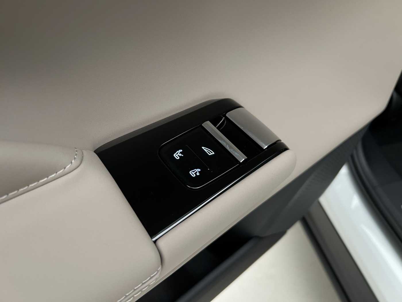 Volvo ES90