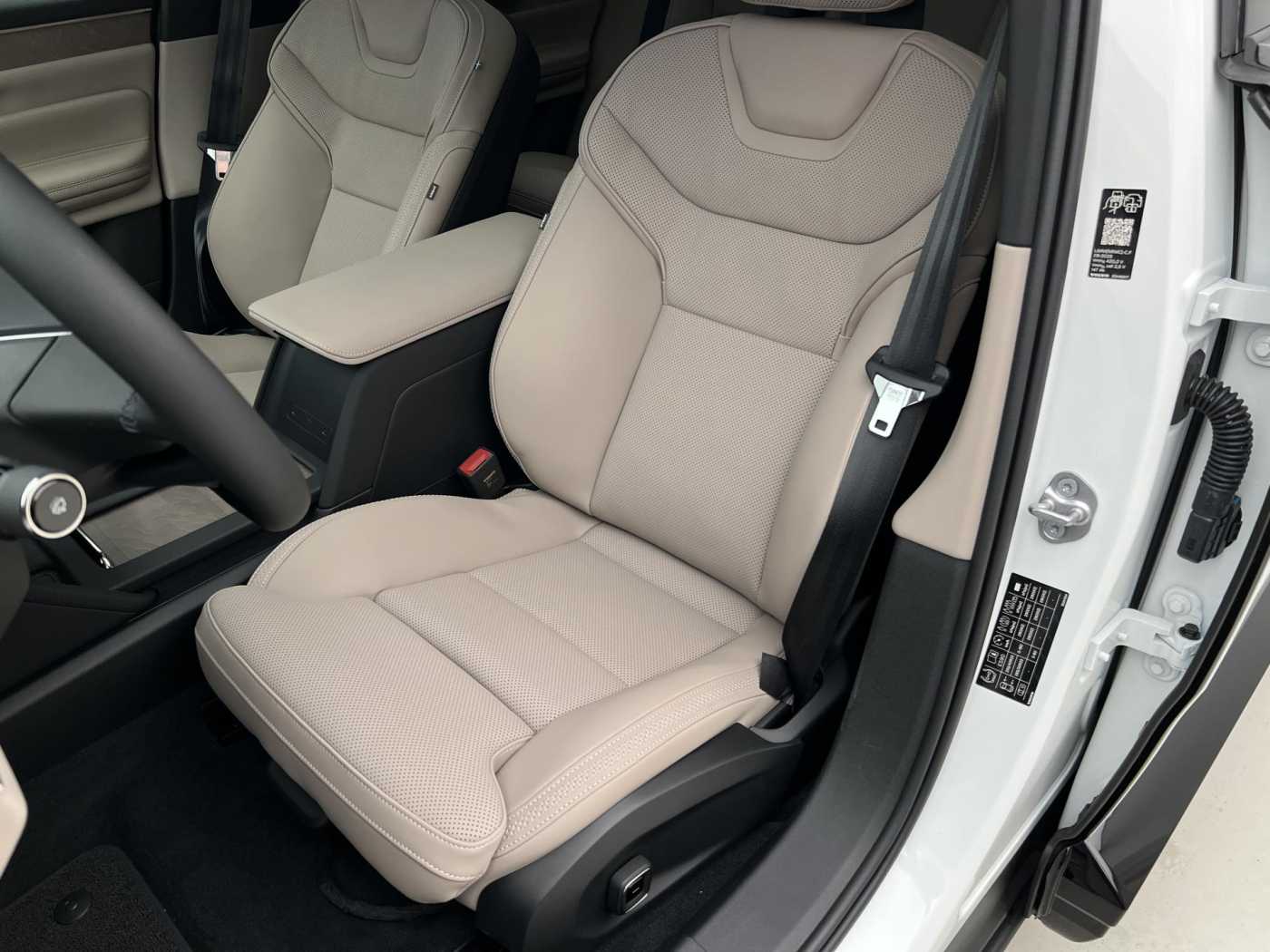 Volvo ES90