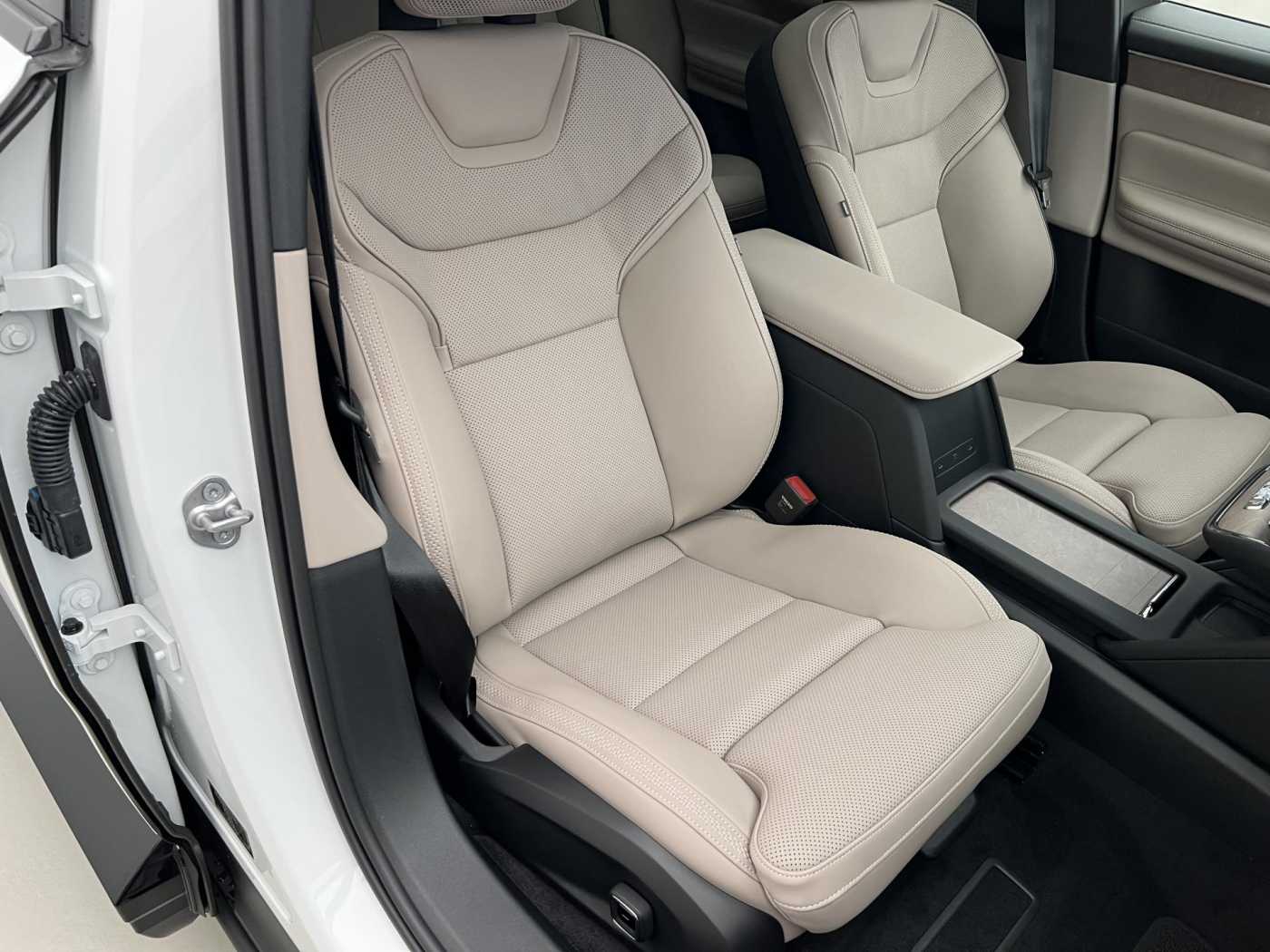 Volvo ES90