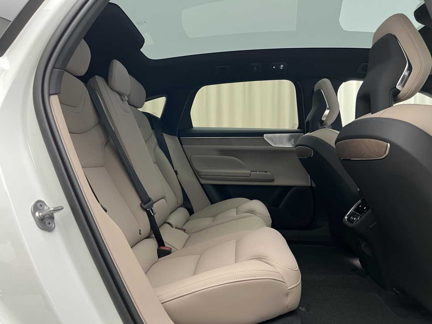Volvo ES90
