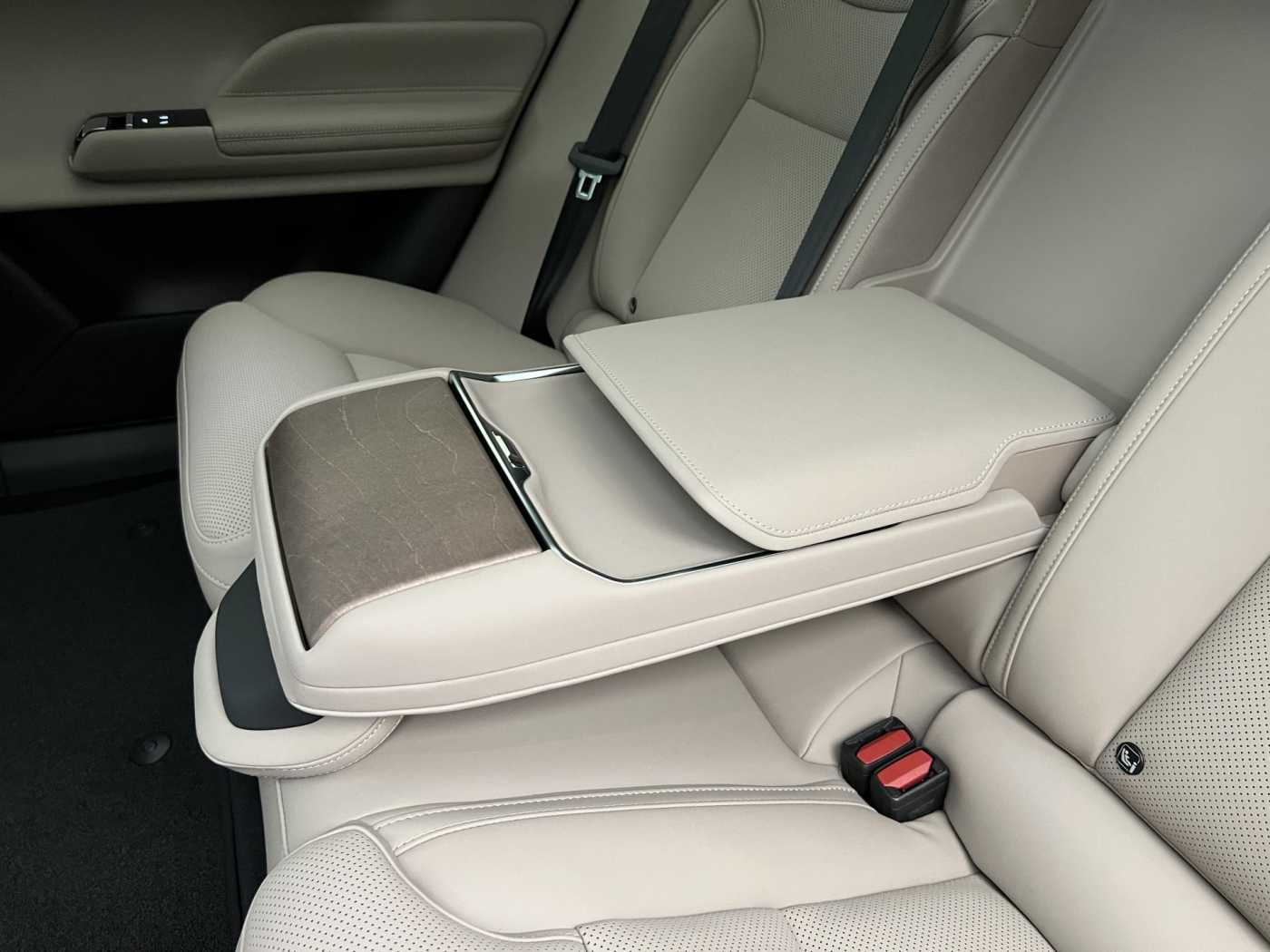 Volvo ES90