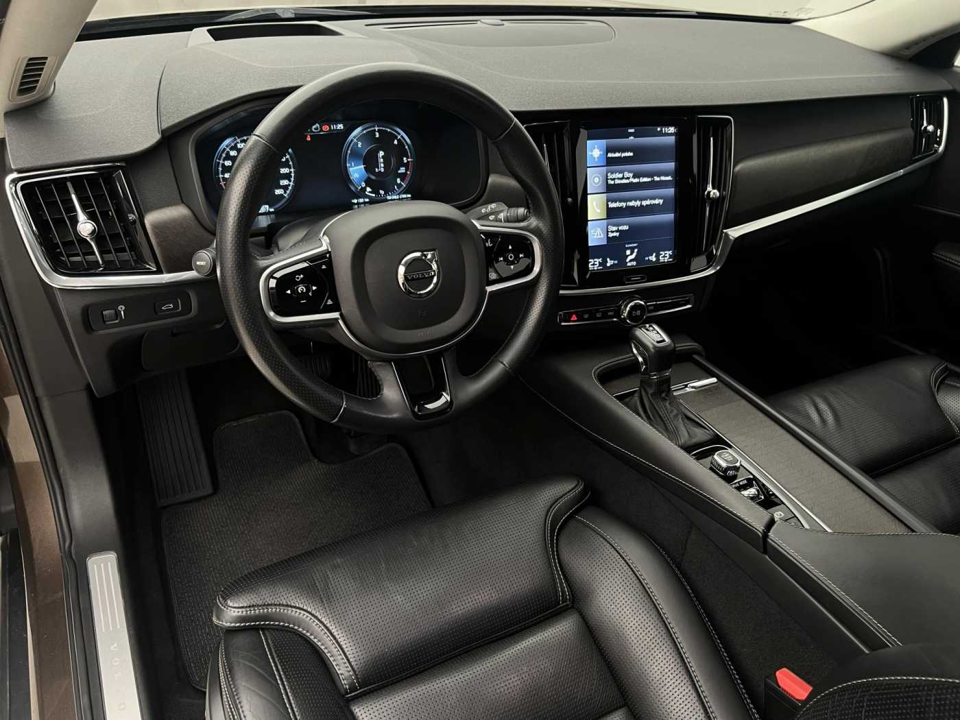 Volvo V90 Cross Country