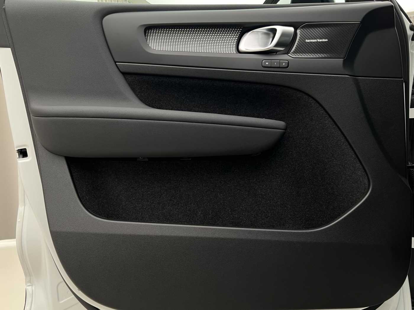 Volvo EX40