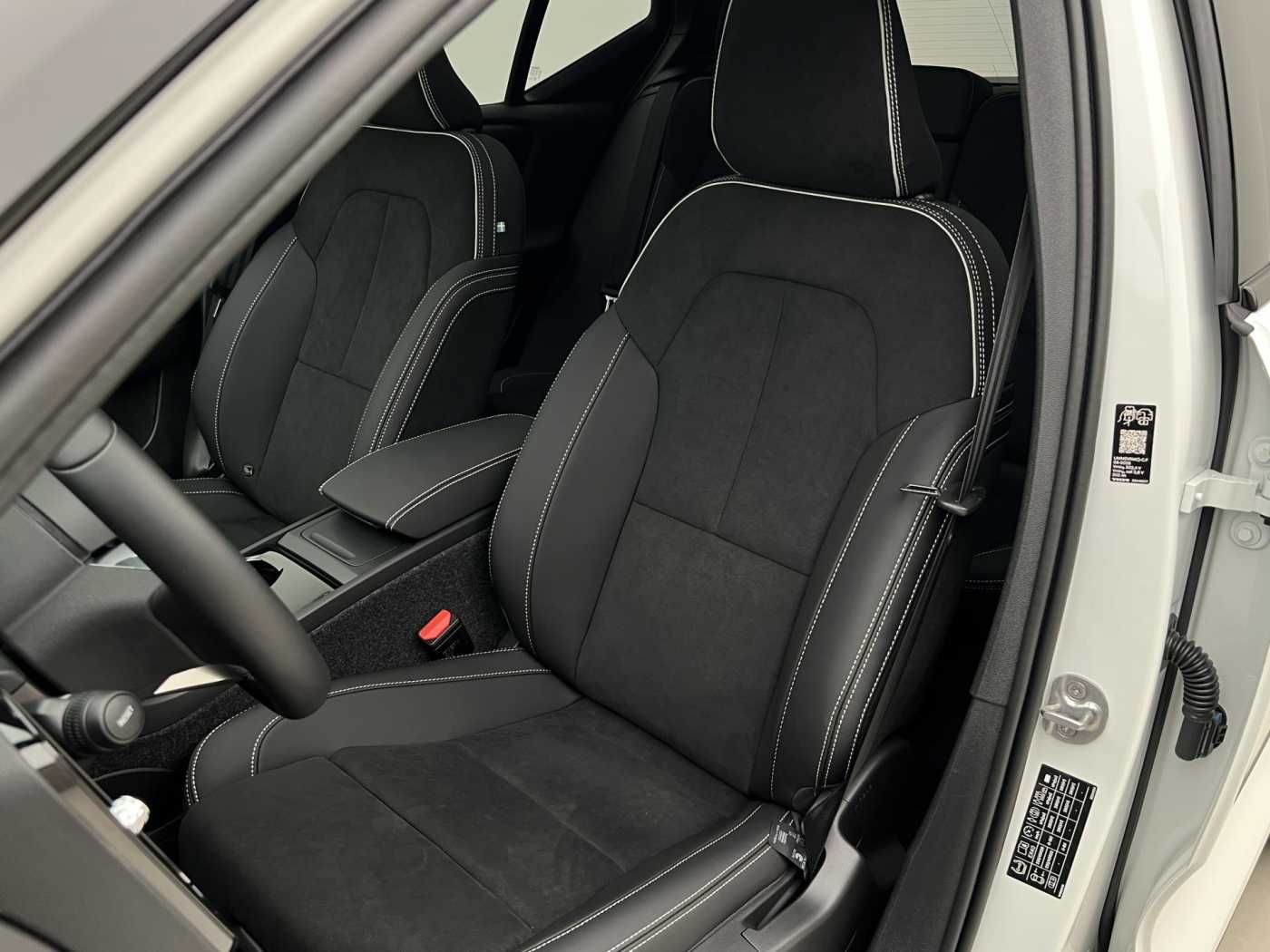 Volvo EX40