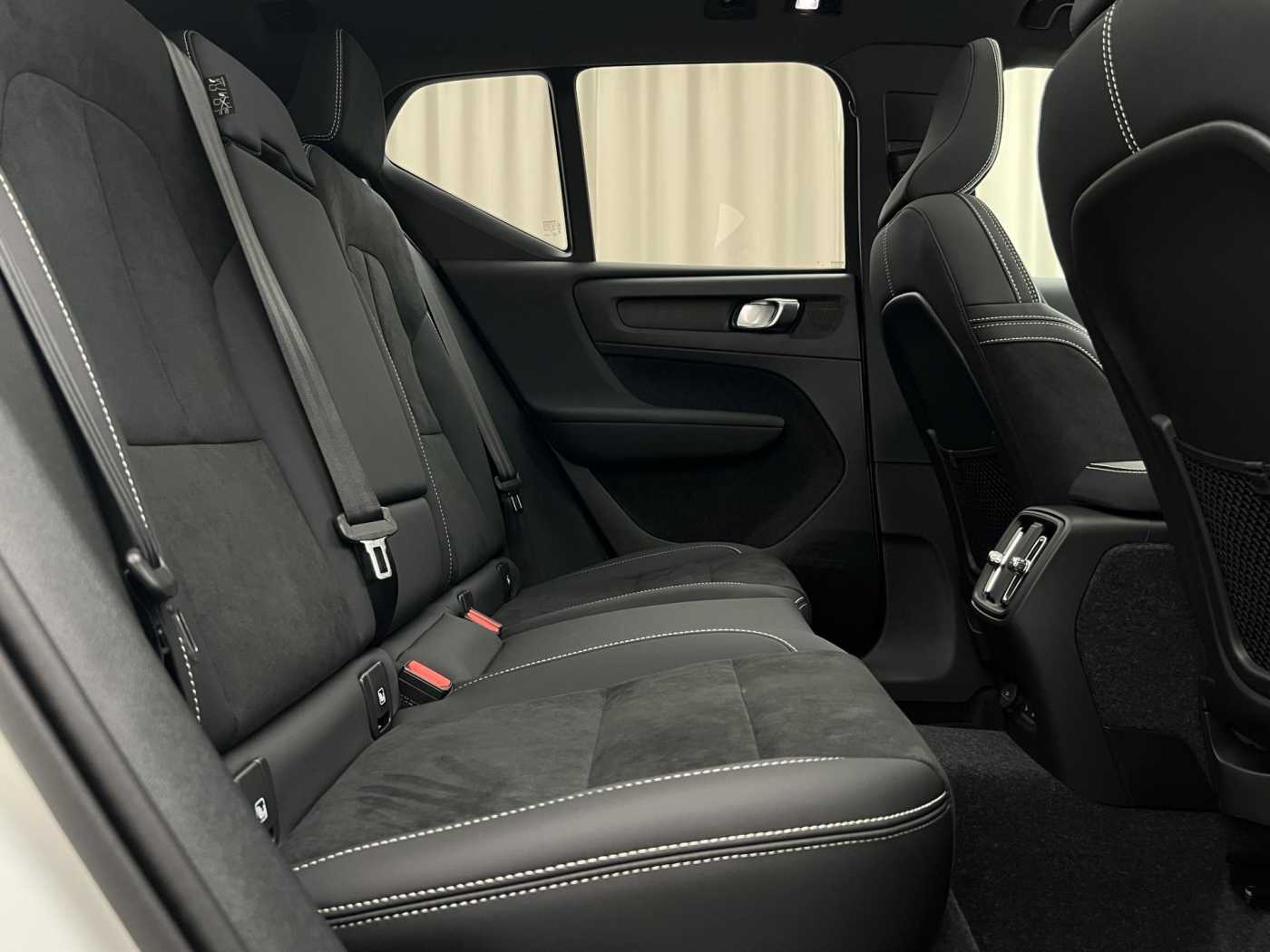 Volvo EX40