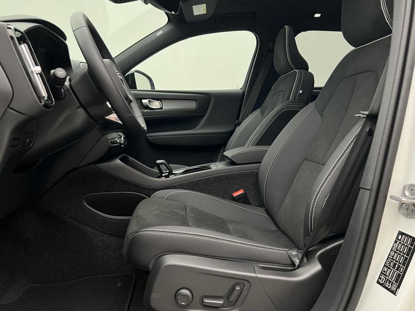 Volvo EX40