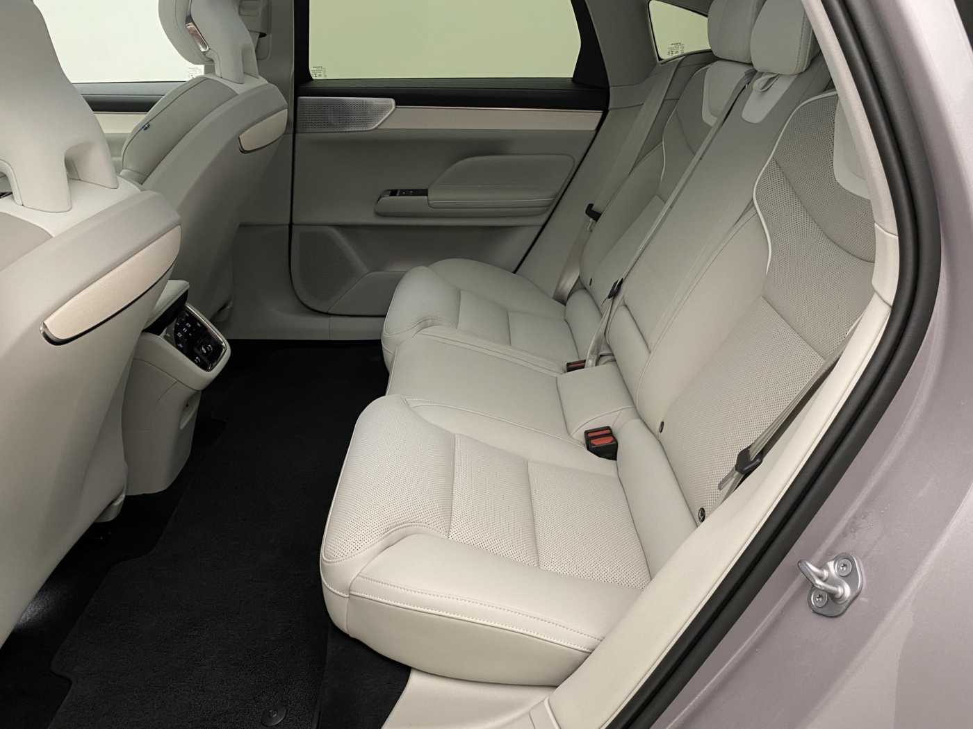 Volvo ES90