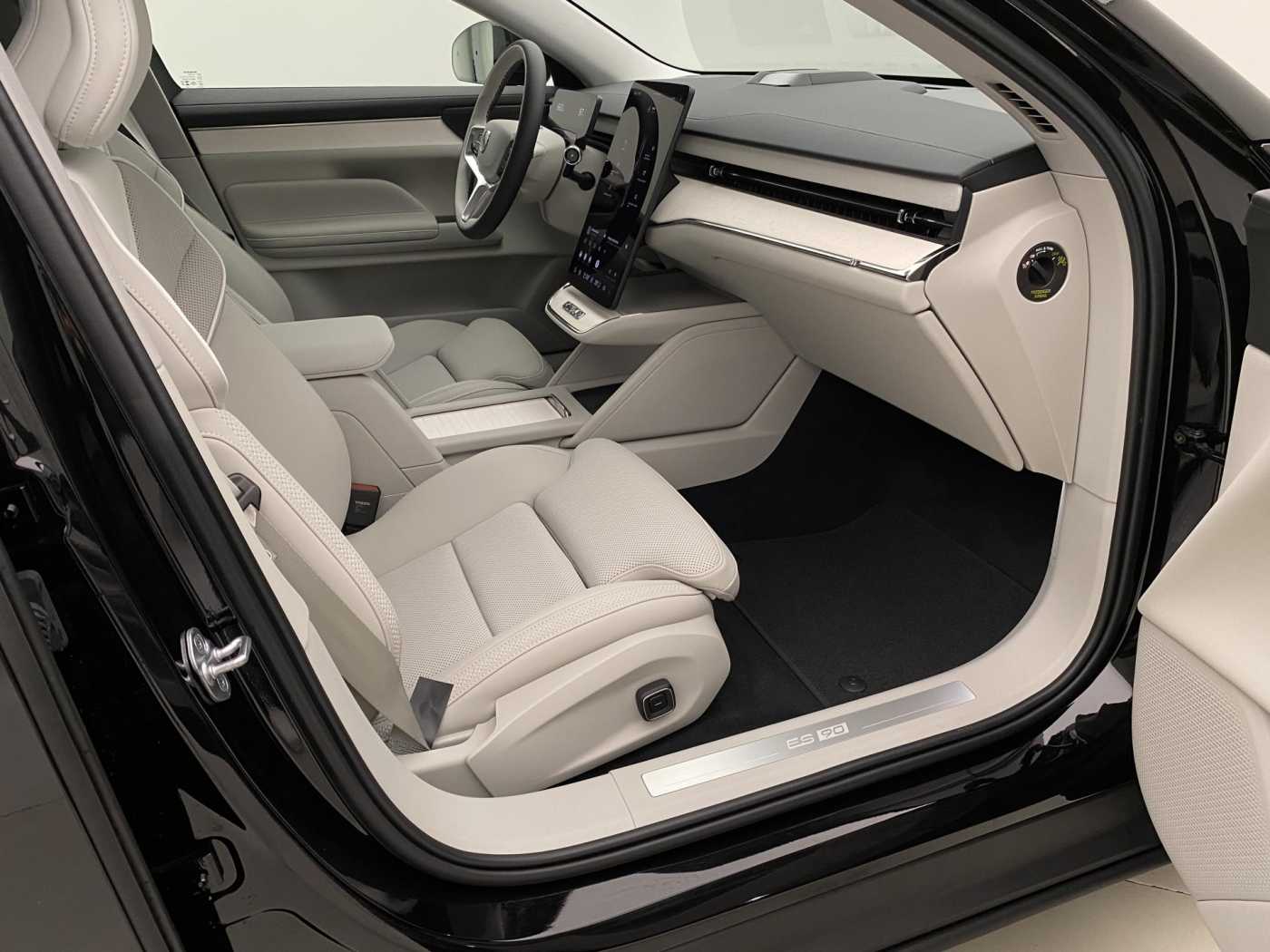 Volvo ES90