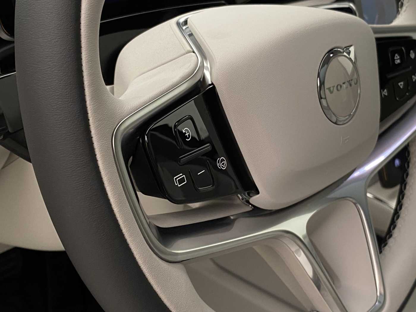 Volvo ES90