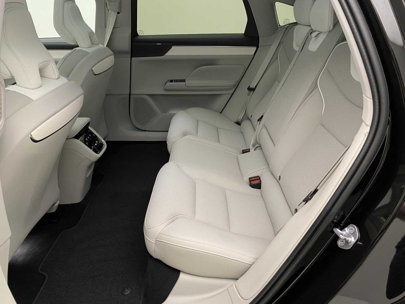 Volvo ES90