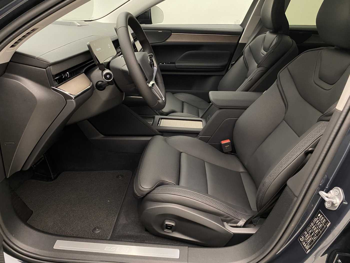Volvo ES90