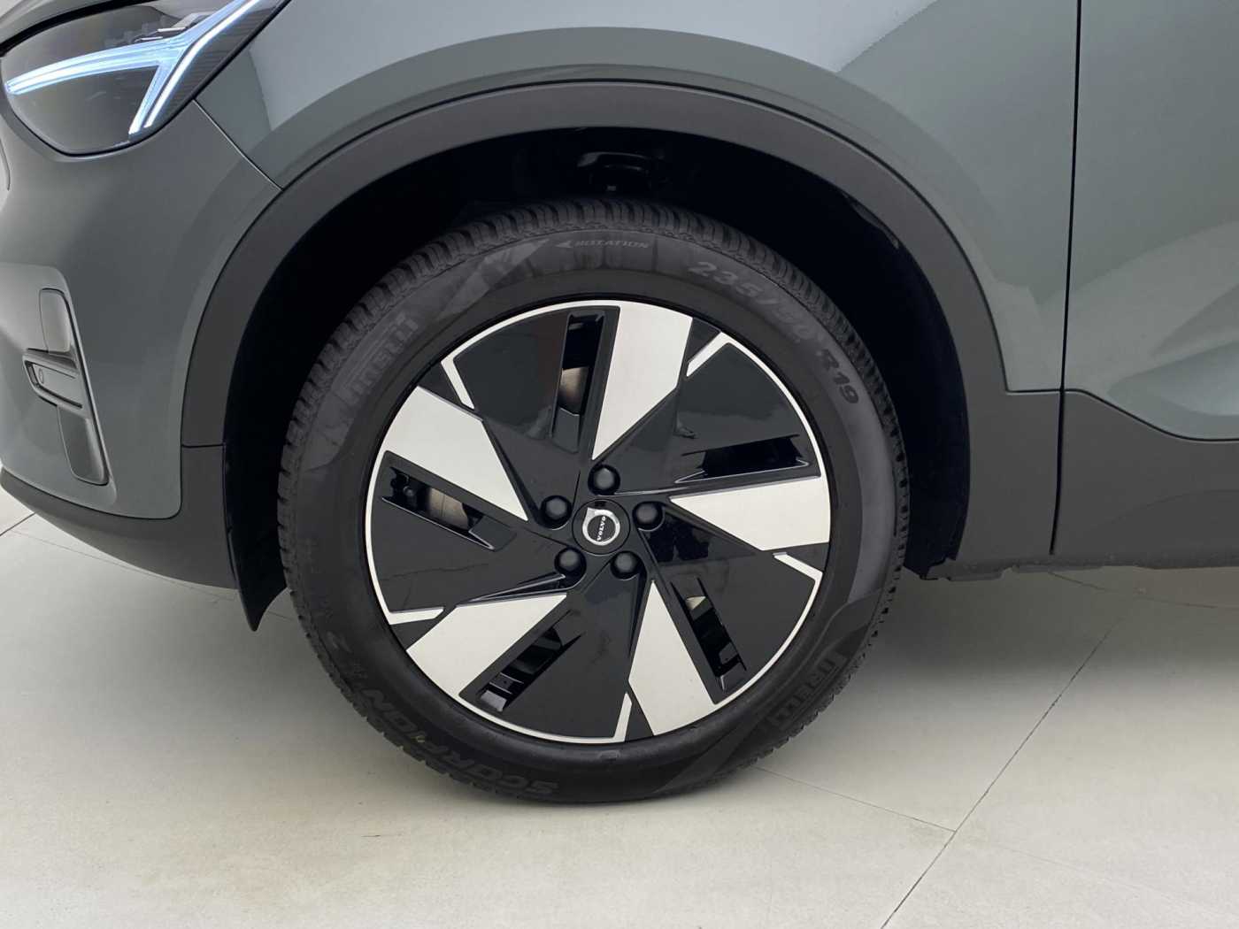 Volvo EX40