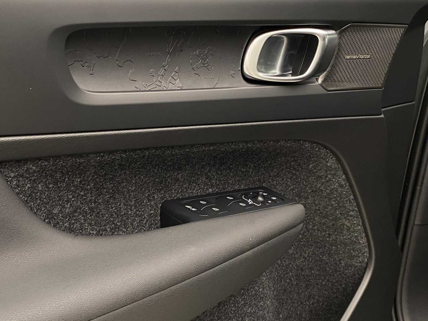 Volvo EX40