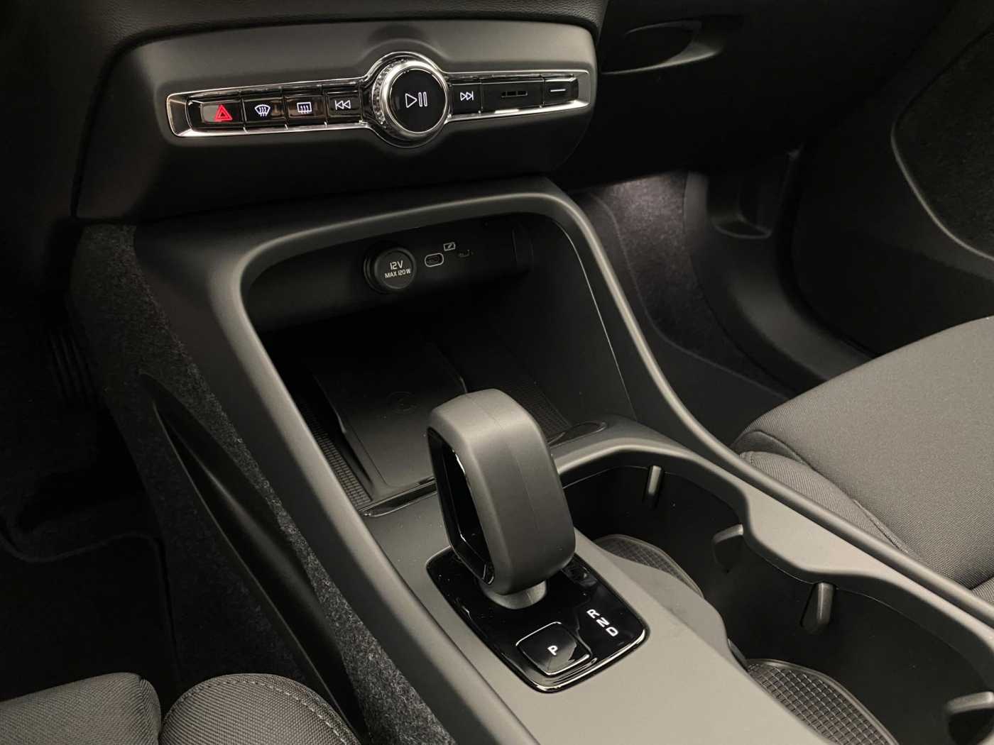 Volvo EX40
