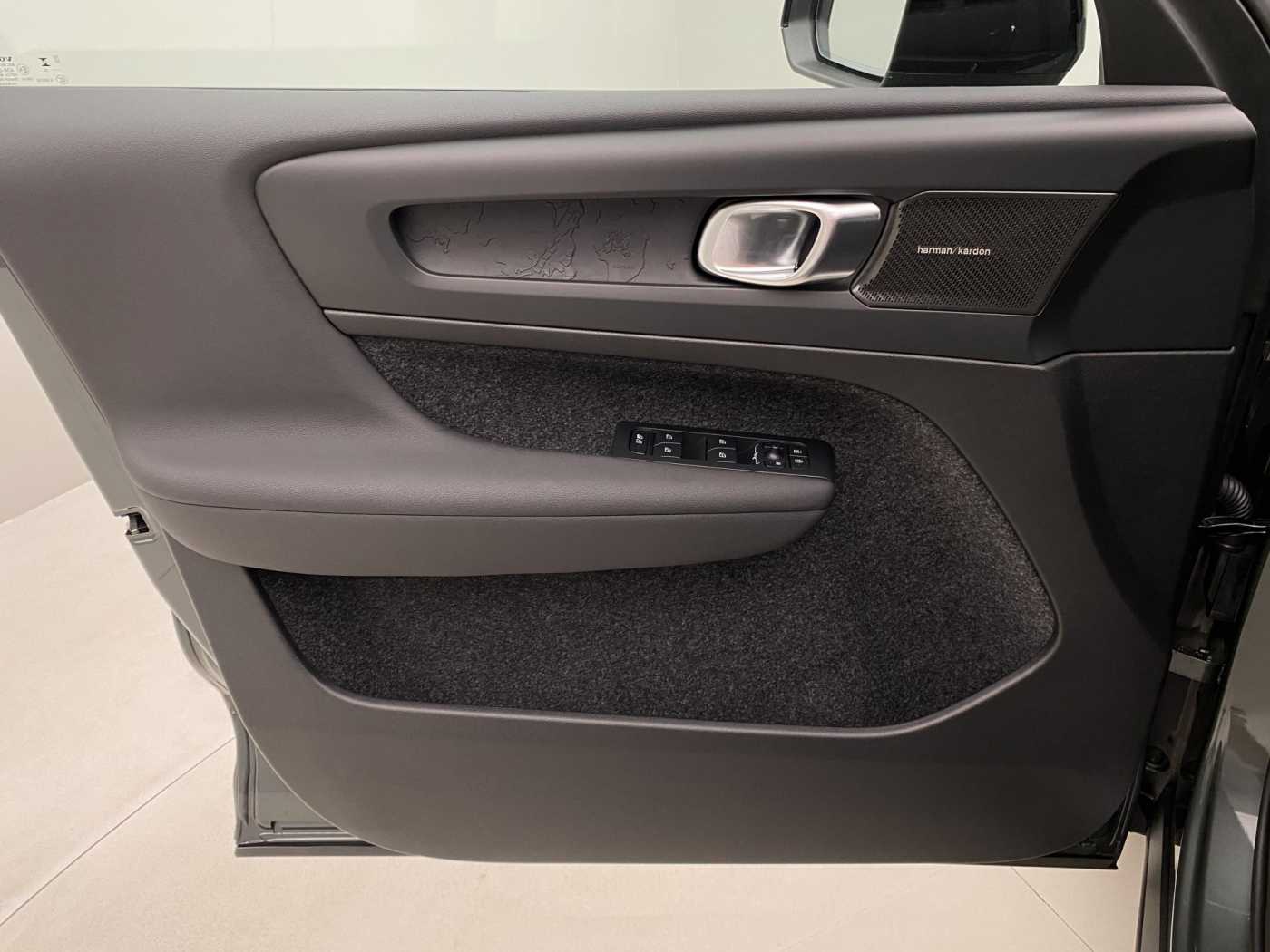 Volvo EX40