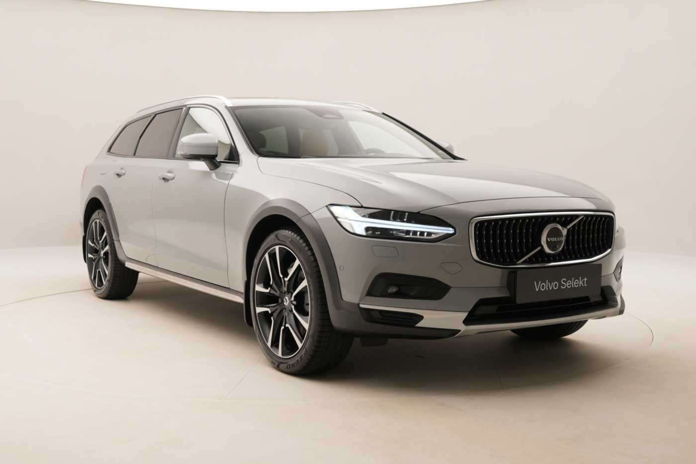 Volvo V90 Cross Country