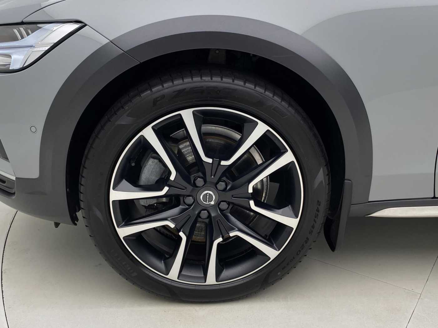 Volvo V90 Cross Country