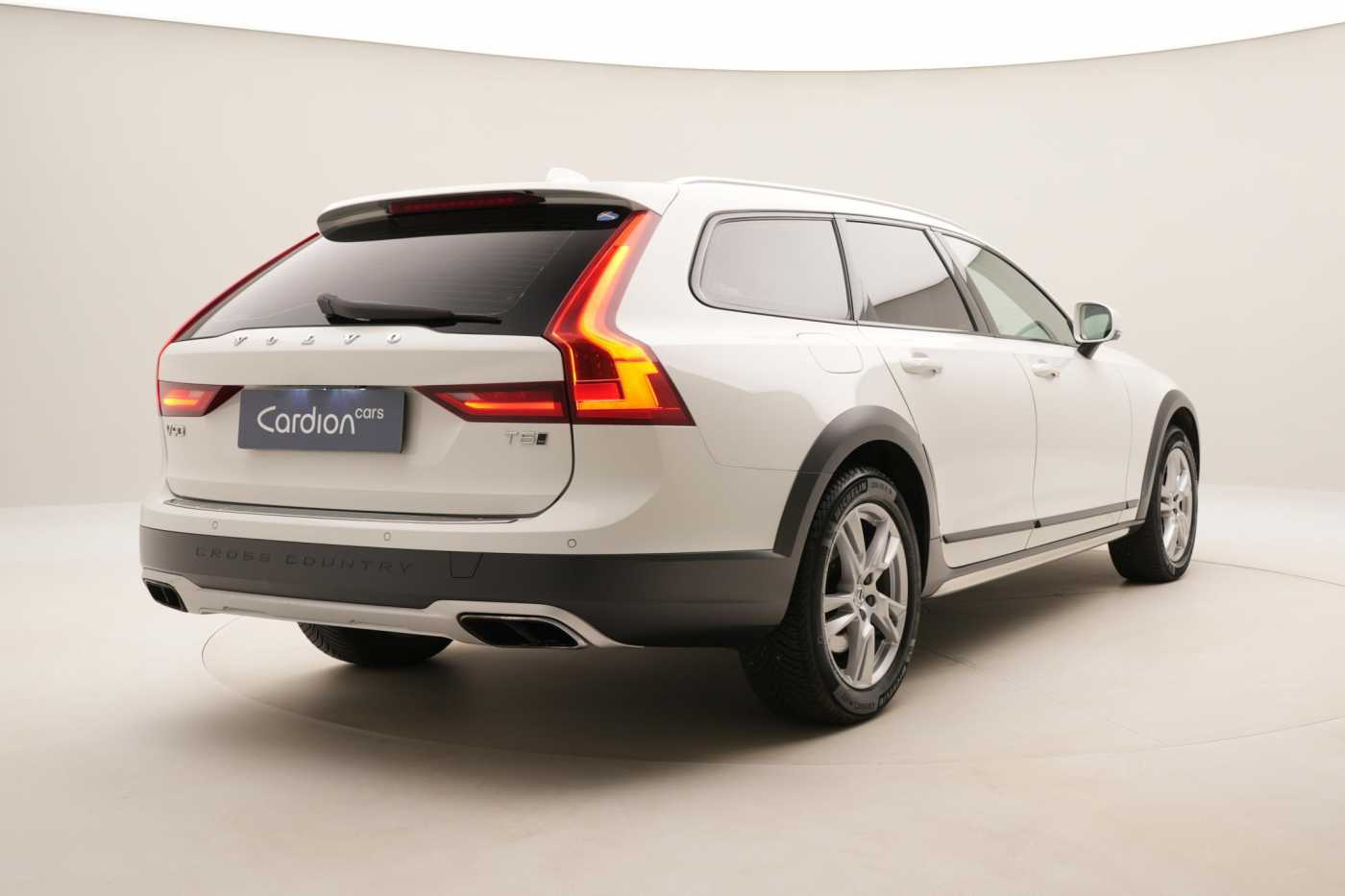 Volvo V90 Cross Country